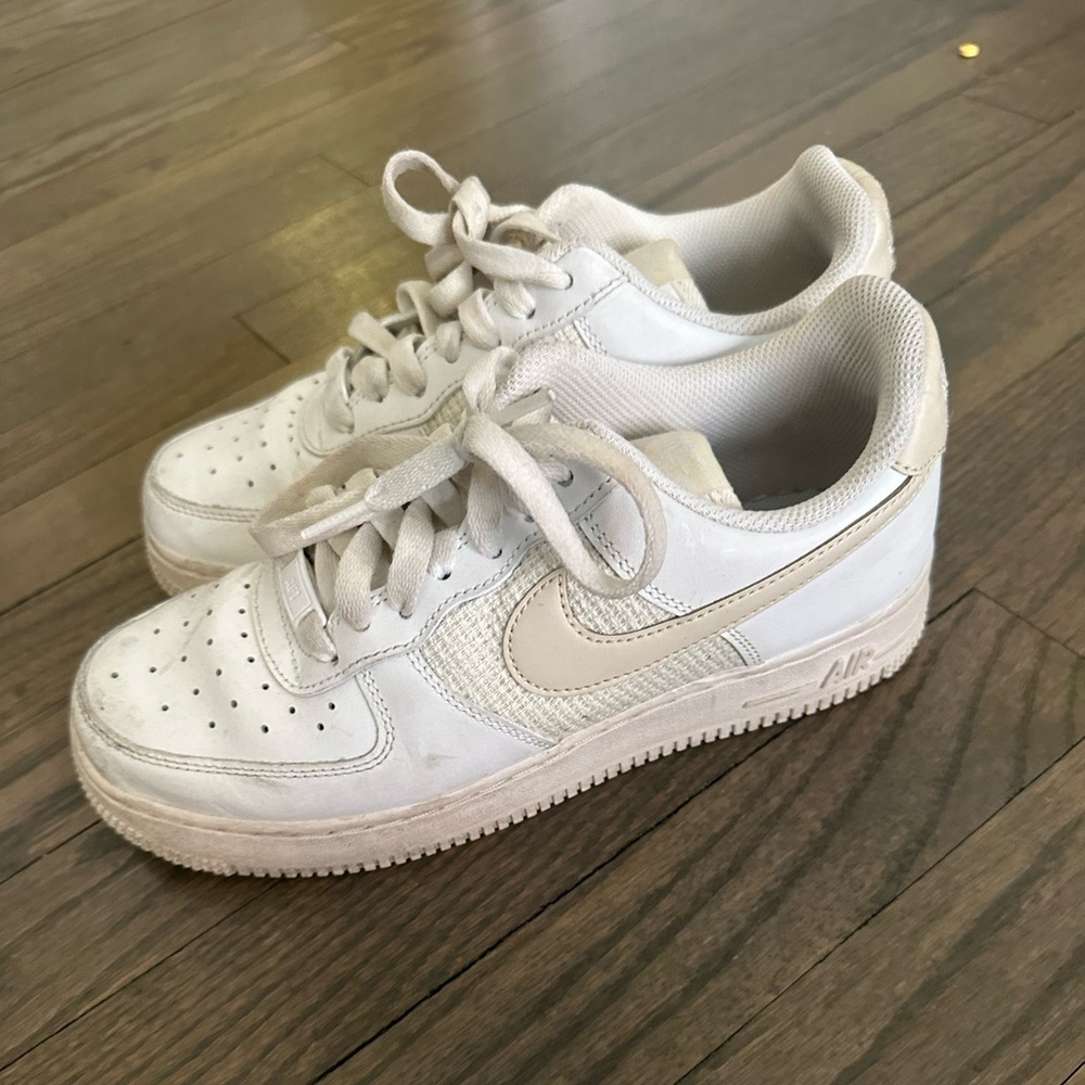 Nike women’s Air Force 1 ‘07 ESS Summit White/Fossil-Summit White